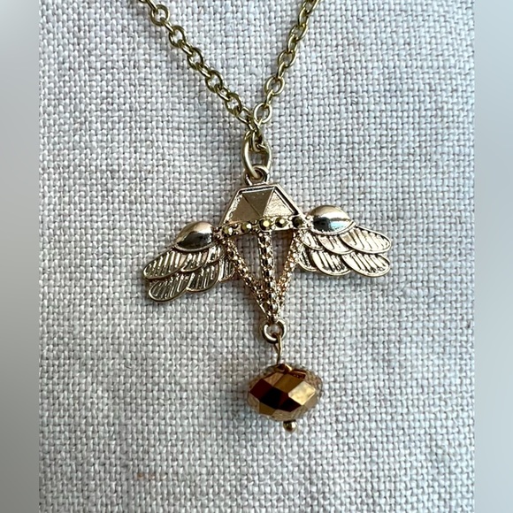 Dainty vintage gold chain and pendant with matching stud earrings - Picture 2 of 12